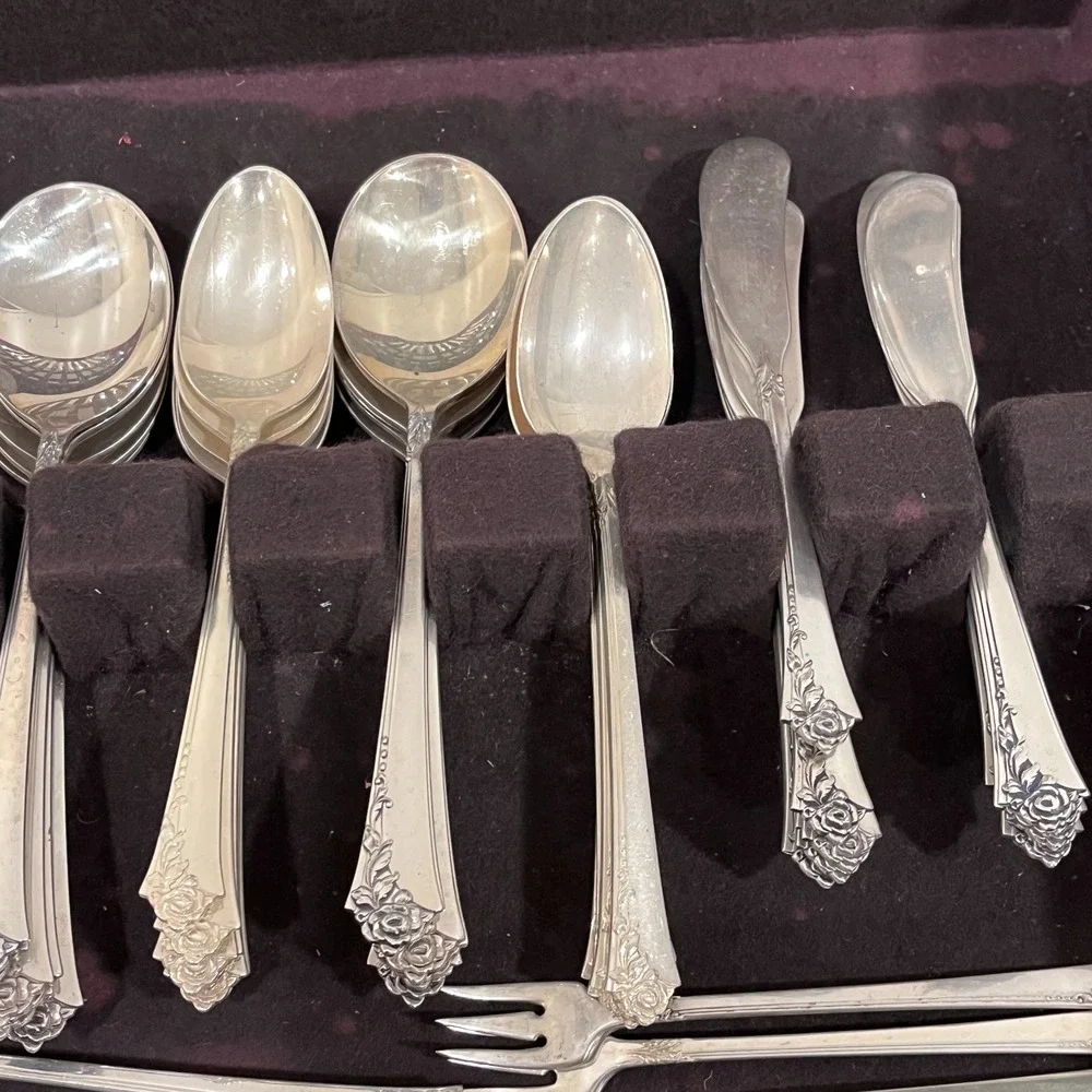 Damask Rose by Oneida Sterling Silver Flatware Set For 12 Service 96 pieces, Box